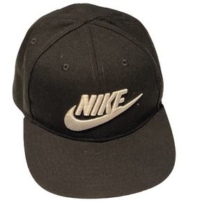 Nike Black with White‎ Swoosh Childs Snap Back Baseball Hat Pre-Owned